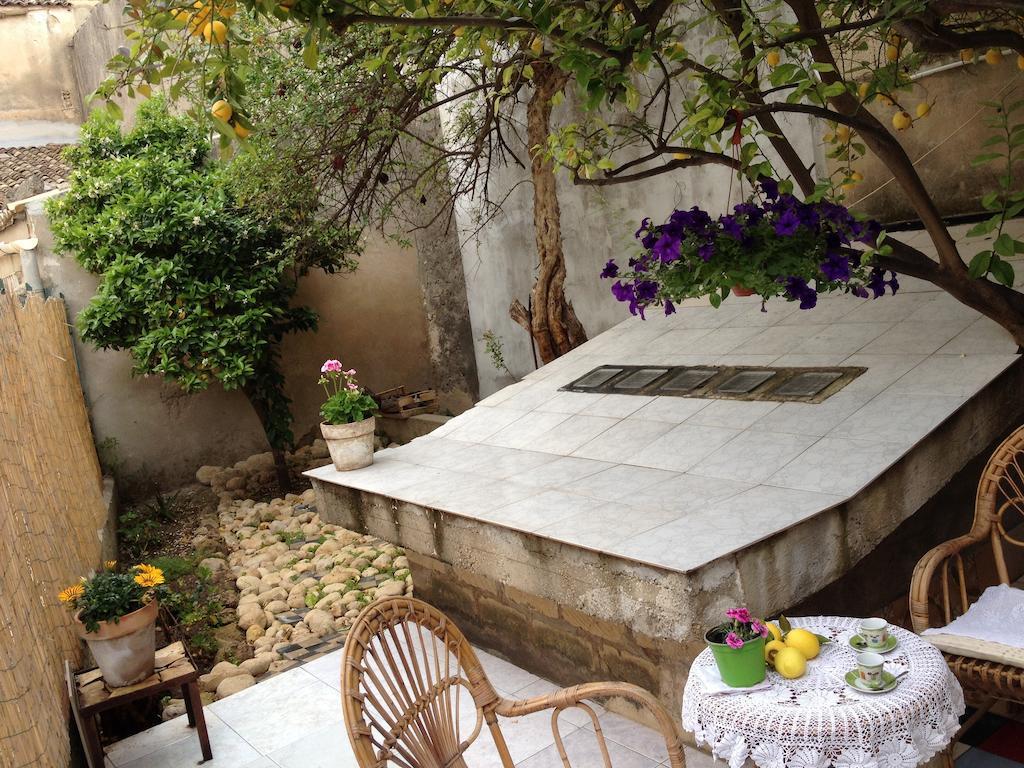Case Vacanze Le Rose Villa Noto Luaran gambar
