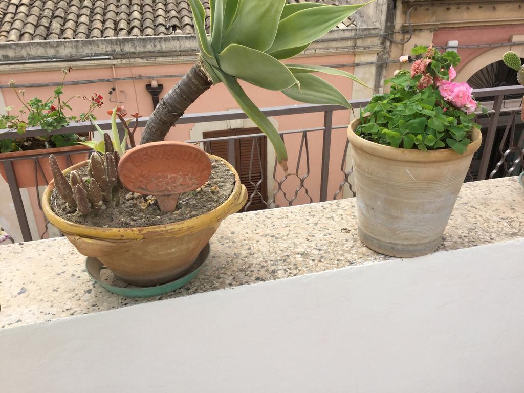 Case Vacanze Le Rose Villa Noto Luaran gambar