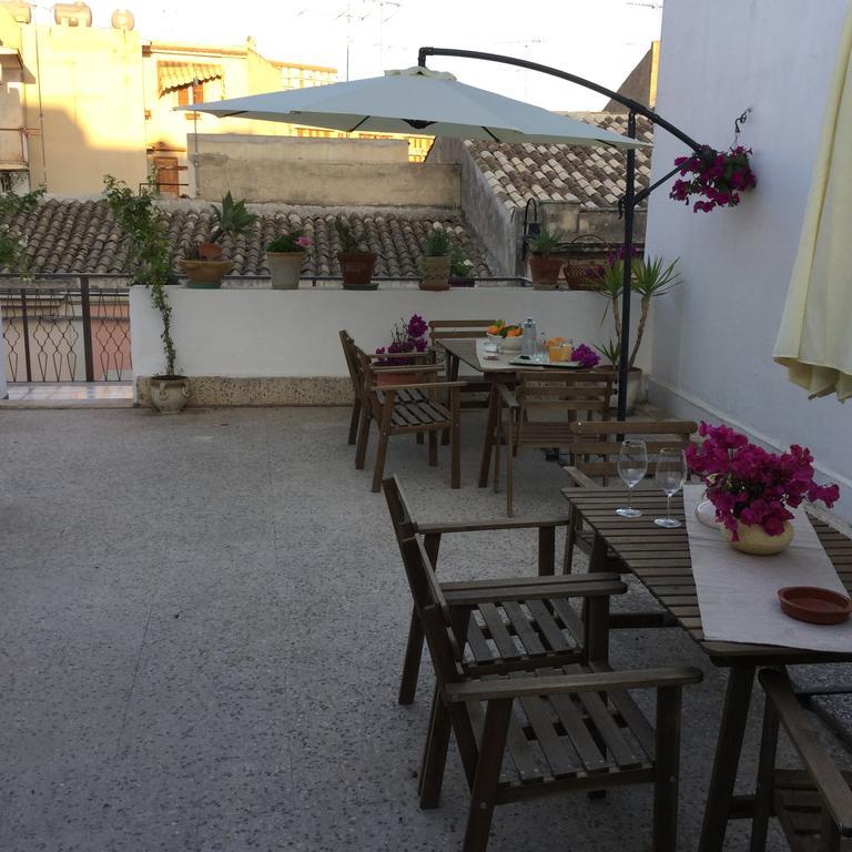 Case Vacanze Le Rose Villa Noto Luaran gambar
